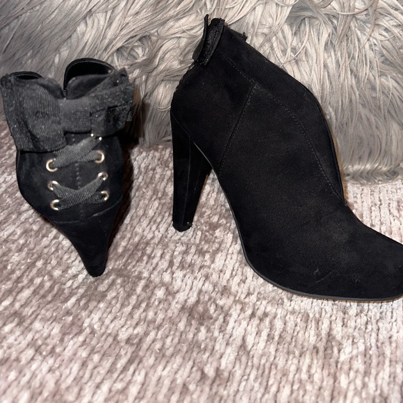 Guess Booties - Picture 2 of 3